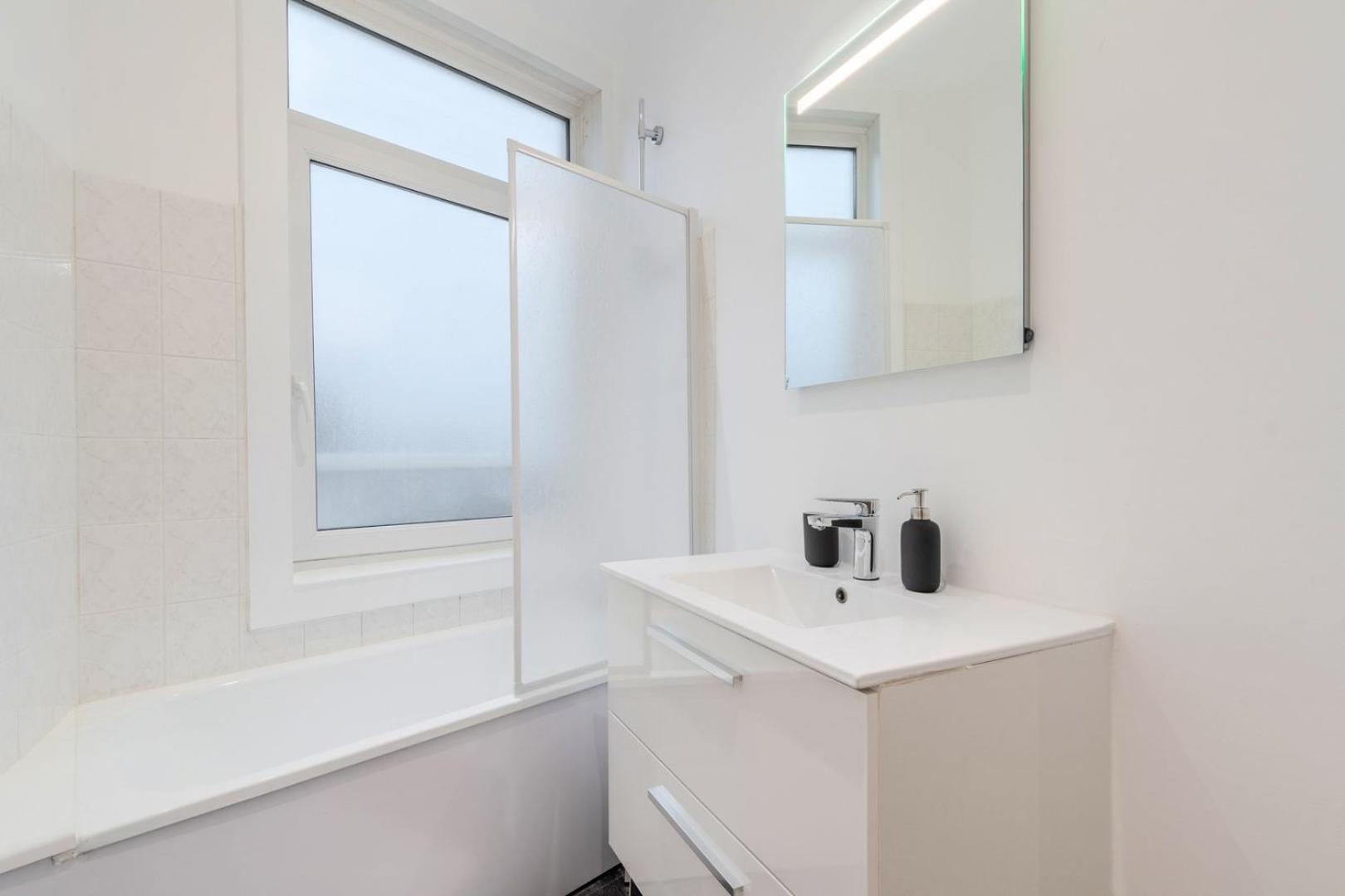 Apartment For 4 In Front Of Lille Flandres Station Exterior foto